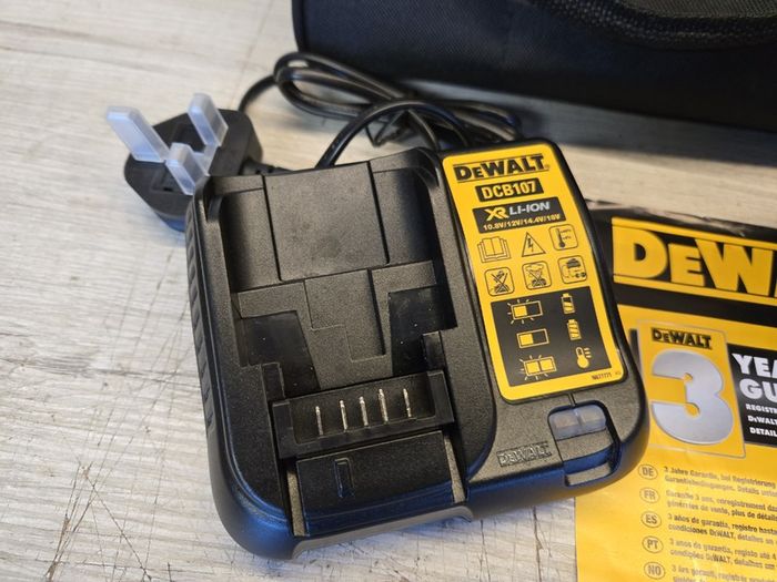 DEWALT DCD795 XR Brushless Combi Drill + Battery charger and Bag