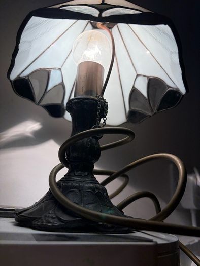 Tiffany Style Stained Glass Table Lamp