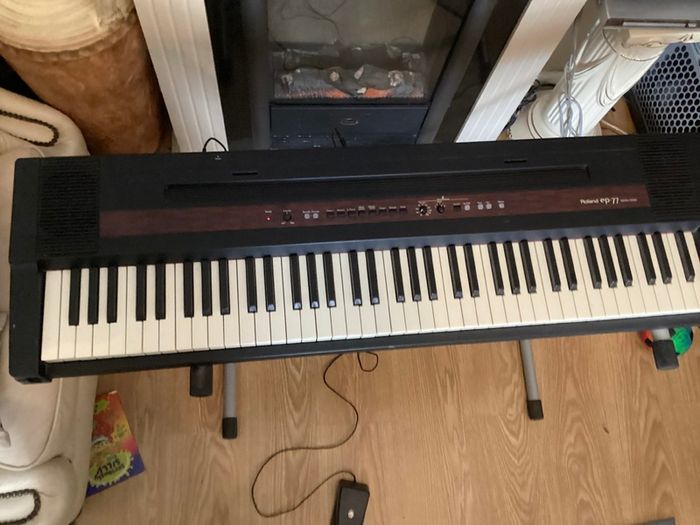 Roland Digital keyboard Piano (76 weight keys) in good condition