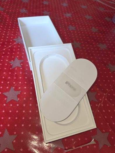 Empty box for iPhone 16e