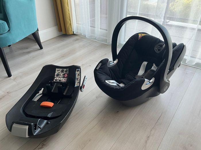 Cybex Aton Q Baby Car Seat + ISOFIX Base - Good Condition