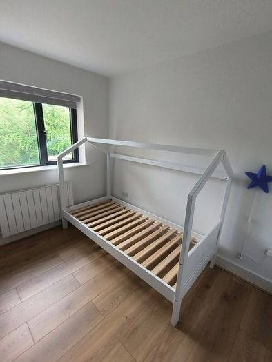 Single bedframe
