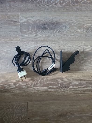 PS4 Pro 1tb + 1 Controller + Charging Dock