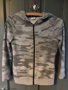 Tesco boys grey camouflage hoodie aged 9-10 years