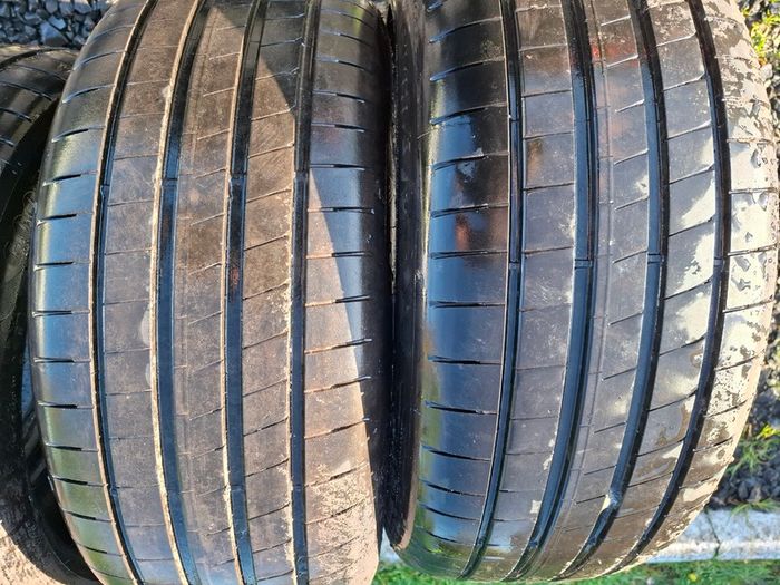 4x 245/45/19 Goodyear