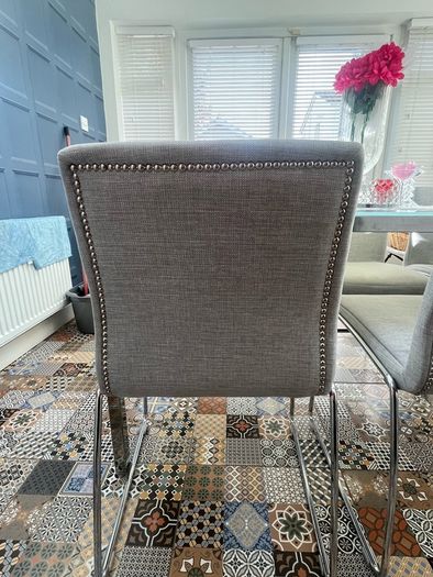 table & chairs