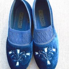 Ladies slippers, Size 4, New, Slippers