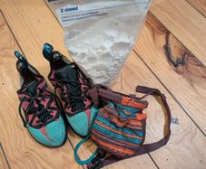 Scarpa Women's Vapor Lace climbing shoes, barely used incl chalk bag and chalk