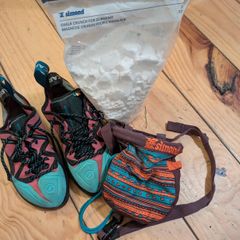 Scarpa Women's Vapor Lace climbing shoes, barely used incl chalk bag and chalk