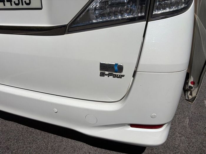 Toyota Vellfire hybrid - 7 seater - Fresh NCT