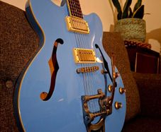 Hofner Verythin LTD Edition Powder Blue