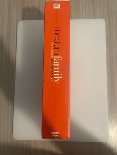 DVD boxset of modern family the complete seasons 1-3 11 discs 72 episodes
