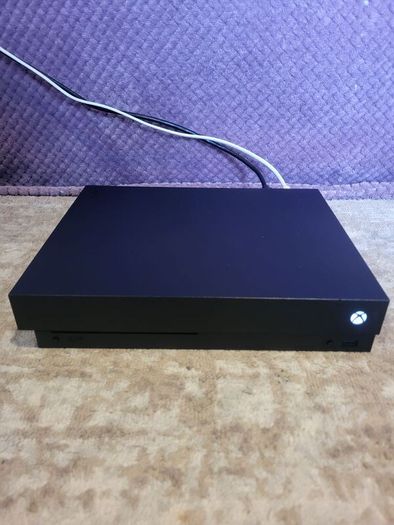 Xbox One X 1TB