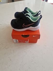 New Nike toddler runners UK5.5