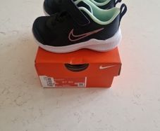 New Nike toddler runners UK5.5