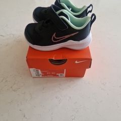 New Nike toddler runners UK5.5