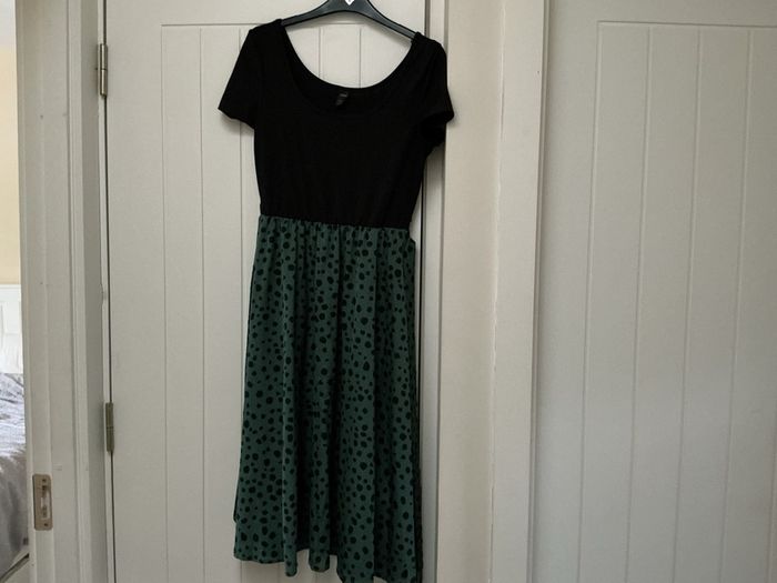 Green and black dress Size M
