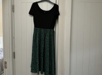 Green and black dress Size M