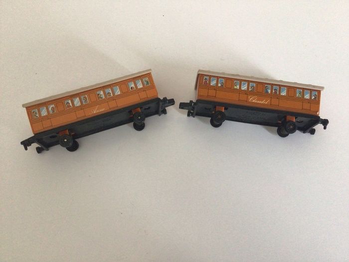 Thomas the Tank Engine Vintage Ertl passenger carriages Clarabel and Annie