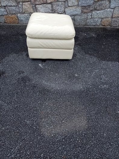 Poofy chair