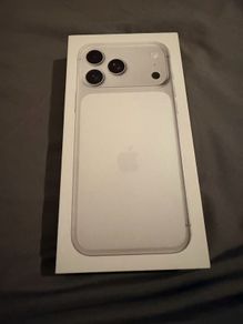 Brand New Sealed iPhone 17 Pro Max 256GB Silver - Unlocked