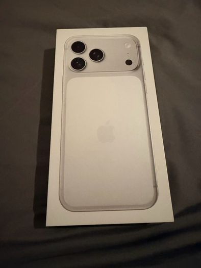 Brand New Sealed iPhone 17 Pro Max 256GB Silver - Unlocked