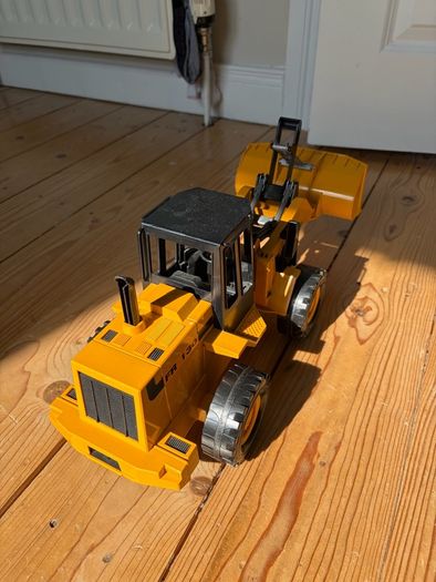 Bruder 1:16 Road Loader FR 130