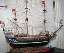 ROYAL SOVEREIGN 1637 Famous British Ships -Seas Model Ship L-18" H-17"