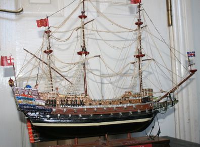 ROYAL SOVEREIGN 1637 Famous British Ships -Seas Model Ship L-18" H-17"