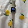 Apple Watch SE (2nd Gen) 40 mm gps Starlight Image 3