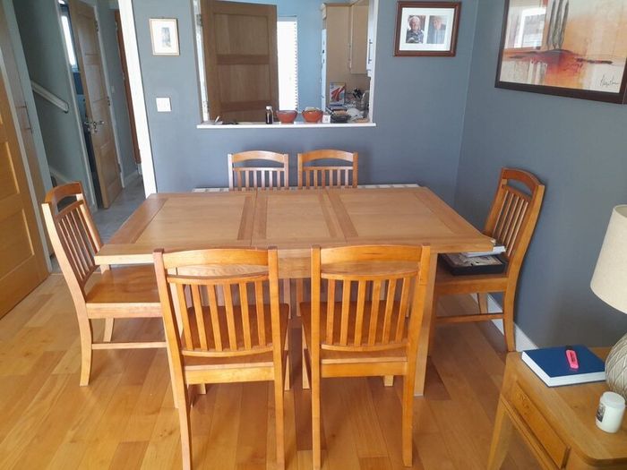 Solid Oak Dining Table with 6 Solid Oak Chairs