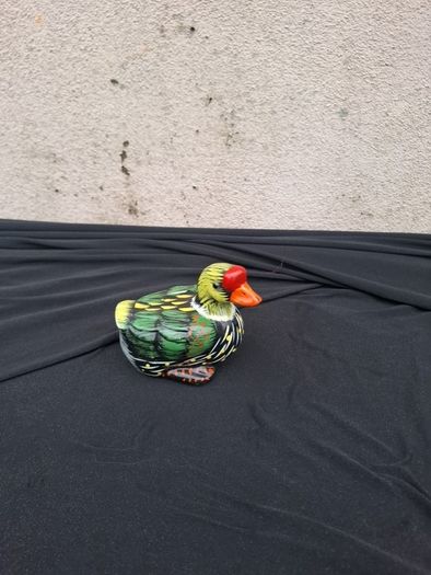 Ceramic duck statue postage possible