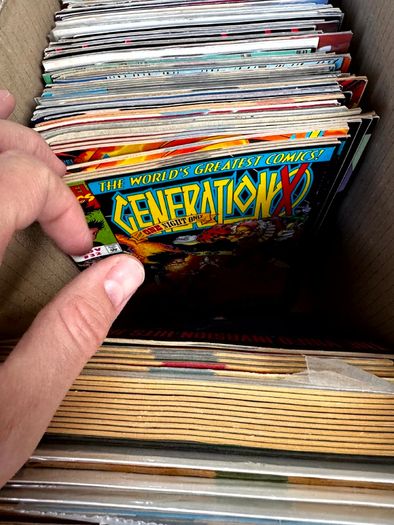 Marvel & DC Long Comic Box w 300 comics for Sale