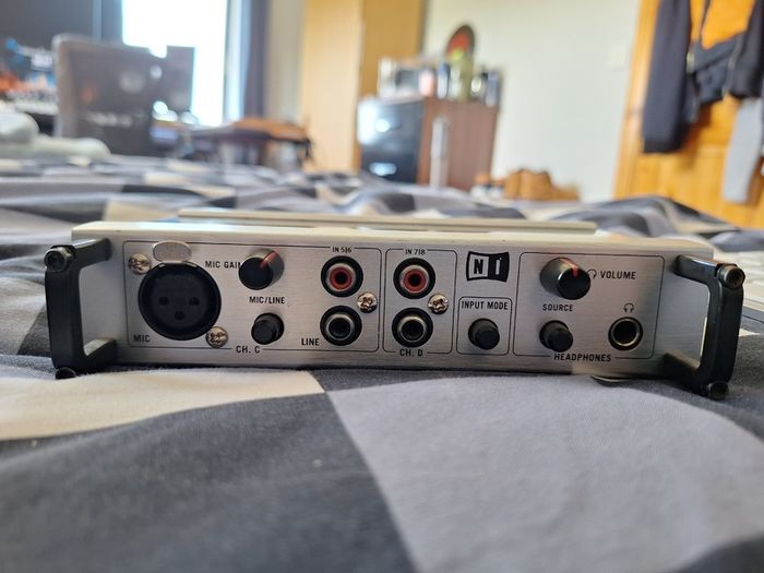 Native Instruments Audio 8 DJ
