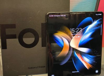 Samsung Z Fold4 256GB/ 12GB RAM Z Fold 4 Dual Sim Unlocked (Excellent Like New)