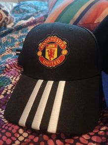 1 man utd baseball cap,,2 snapback caps 13e each or 3 for 30