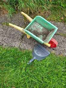 Kids wheelbarrow