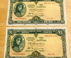 Irish Lavery In Sequence One Pound Banknotes