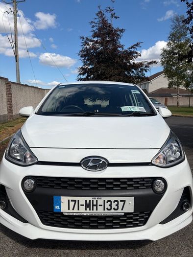 White Hyundai i10 - low owners - freshly serviced