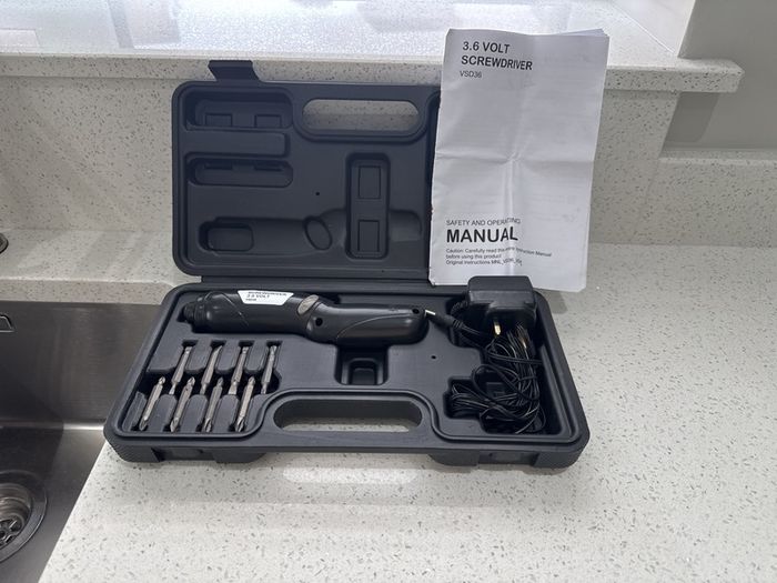 electric screw driver and bits