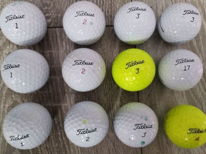 Pro v Titleist Golf Balls