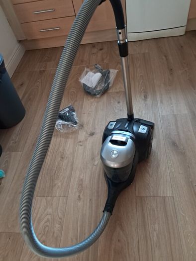 Hoover pet vacuum cleaner.