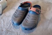 crocks size 11