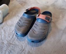 crocks size 11
