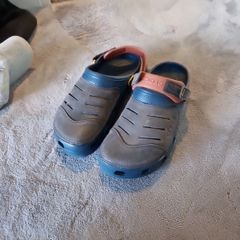 crocks size 11