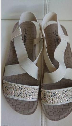 Cushion Walk Flat Shoes/ Sandals  Size 5