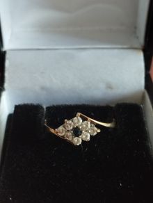 9ct gold cluster ring.
