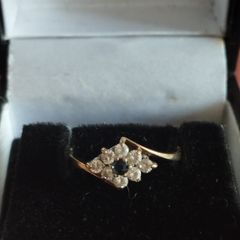 9ct gold cluster ring.