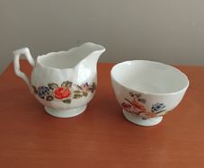 Aynsley  jug and sugar bowl