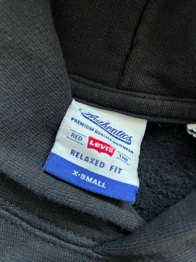 Black men's Levi's hoodie